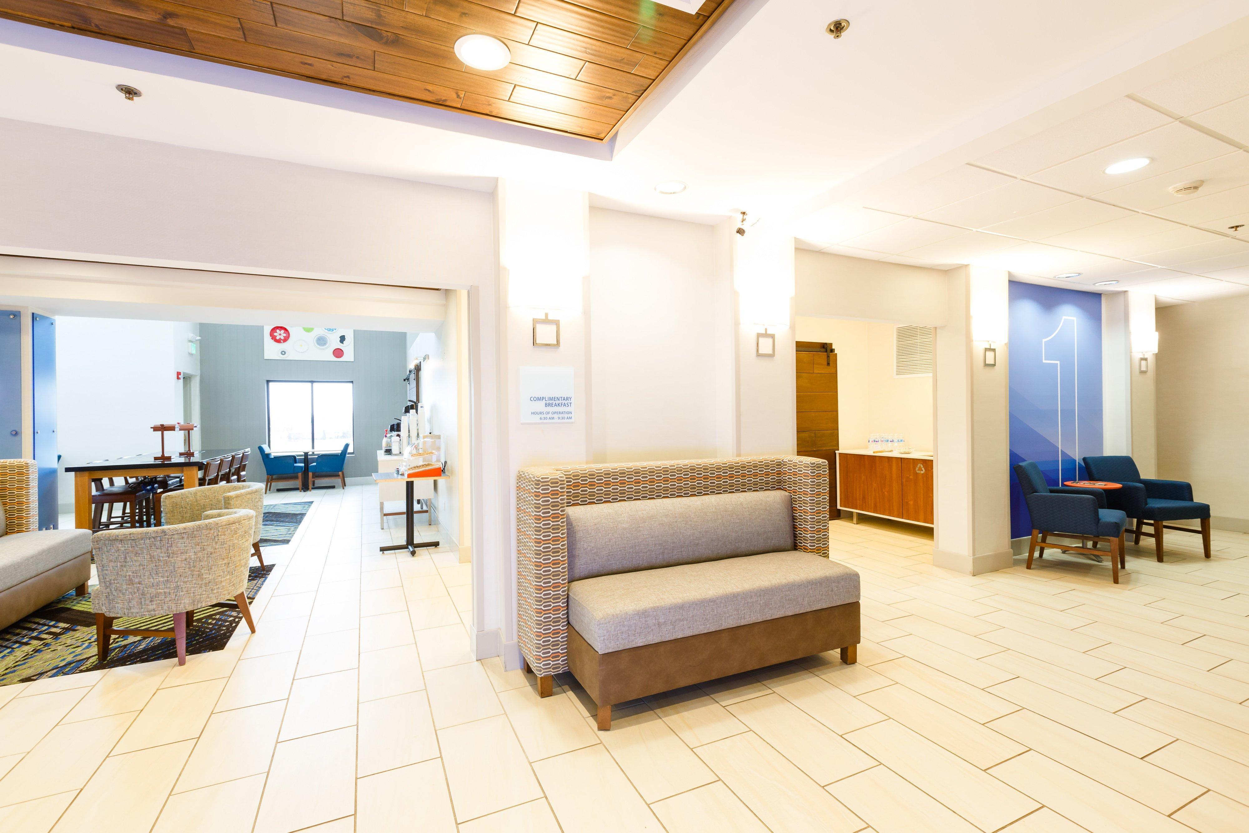 Holiday Inn Express & Suites Shelbyville By Ihg Exterior photo