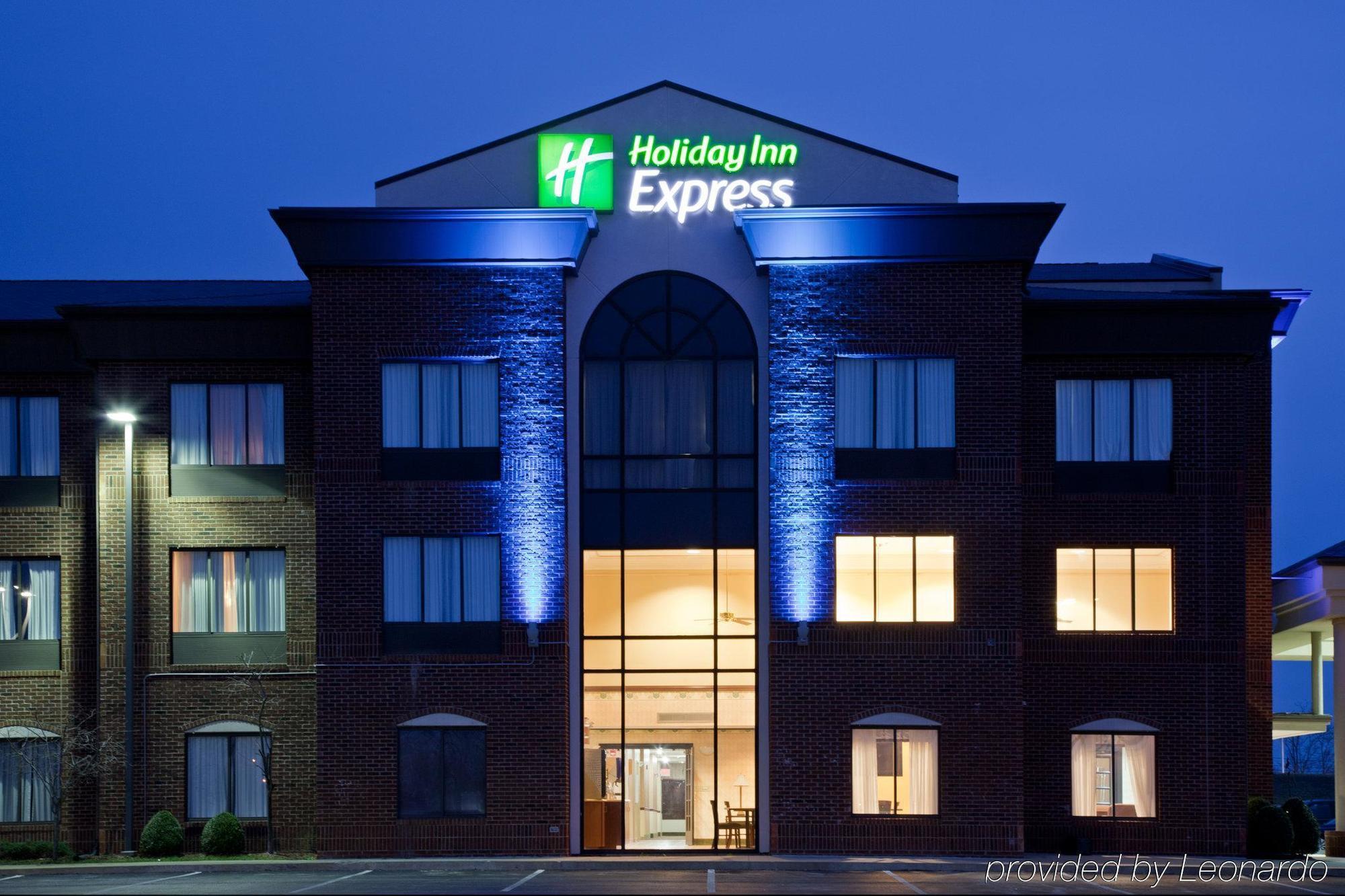 Holiday Inn Express & Suites Shelbyville By Ihg Exterior photo