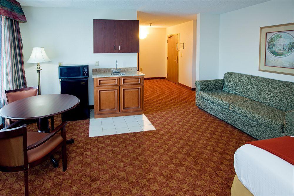 Holiday Inn Express & Suites Shelbyville By Ihg Room photo