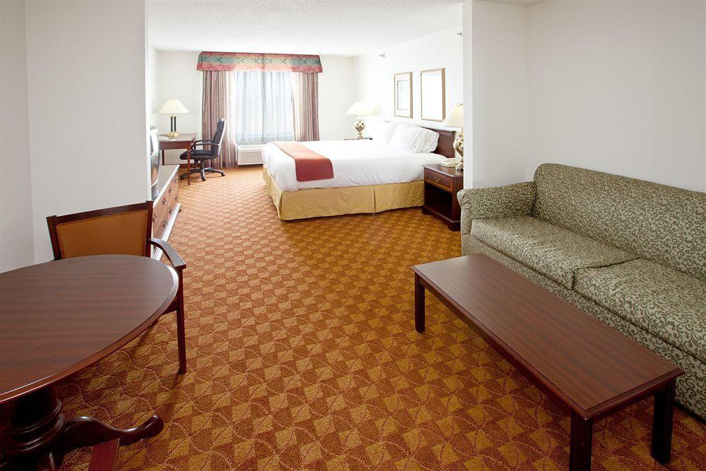 Holiday Inn Express & Suites Shelbyville By Ihg Room photo